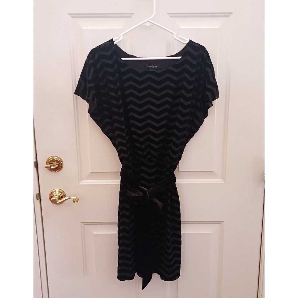 White House Black Market Black‎ Chevron Zig Zag Dress Size Small Velvet New